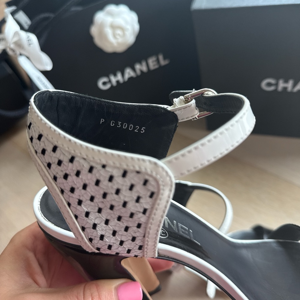Chanel Black & White Women's Heel 37.5 - Picture 4 of 4